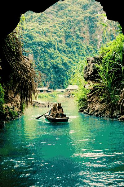 Trang An: Enjoy the charming scenery and specialty.