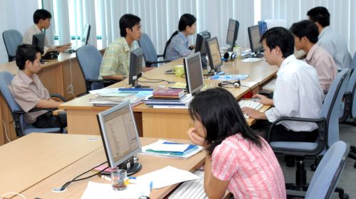 Vietnam should improve to develop outsourcing