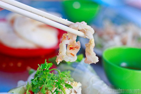 Enjoy raw fish salad of Nha Trang