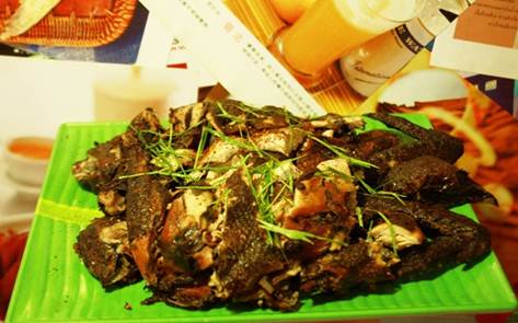 Enjoy Hmong chicken at “Xom Nhau” restaurant