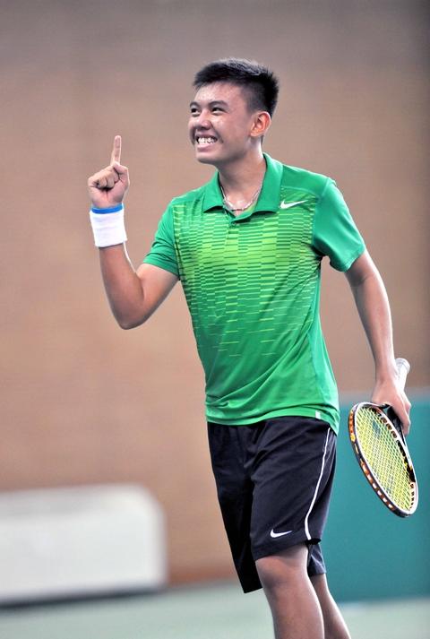 15-year-old tennis player overthrows champion Minh Quan