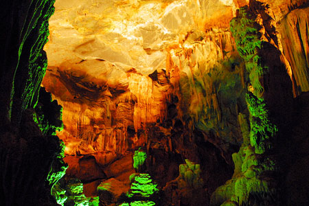 Tien Son Grotto - A natural beauty spot in Quang Binh