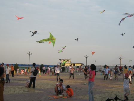 Early kite flying season in Can Tho City