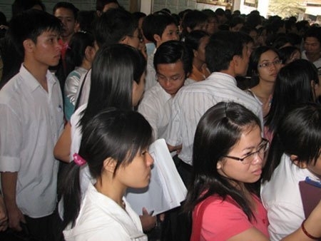 Bachelors remain redundant, unskilled workers much in demand