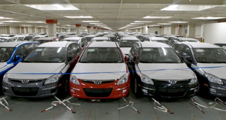 Despite difficulties, foreign auto manufacturers still squeeze into Vietnam