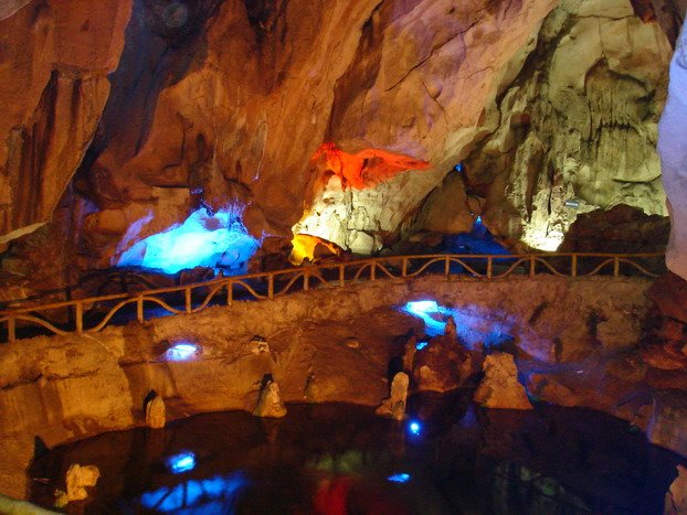 Exploring Nhi Thanh Grotto