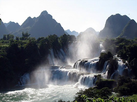 Ban Gioc waterfall – the largest in Southeast Asia