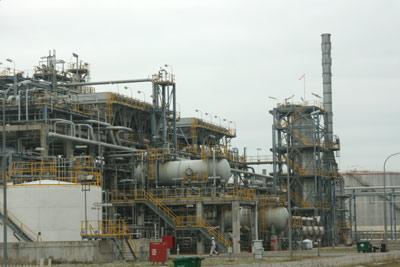 Are there too many oil refineries in Vietnam?