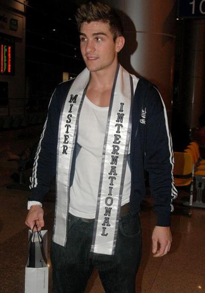 Mister International 2010 arrives in HCM City