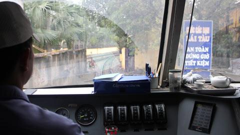 Driving train – a dangerous job in Vietnam
