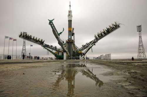 Russian manned spacecraft ready to take off