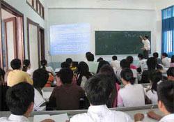 Students hold talks with education sector