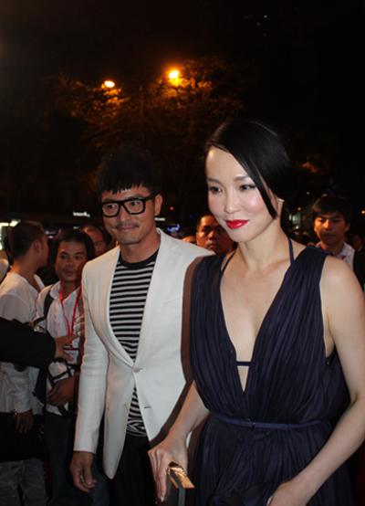 Singaporean movie stars visit Vietnam