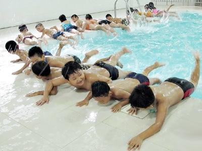 Grammar schools struggling to teach swimming to students