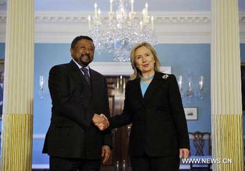 Clinton seeks AU help on Libya