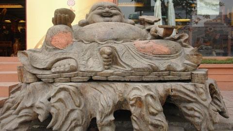 Largest God of Prosperity statue in Vietnam