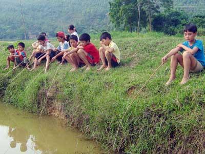 Vietnamese children and the “stolen childhood”