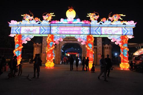 Largest lantern festival in Hanoi