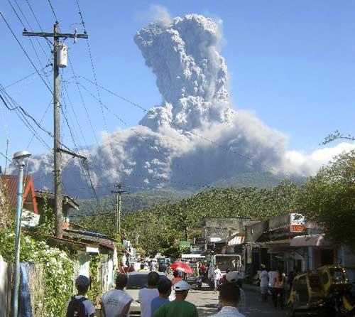 Volcano eruption in C. Philippines prompts evacuation of 2,000 people