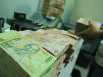 Ample cash flows push banks to reinvest in bonds 