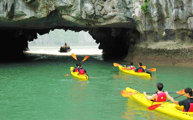 Quang Ninh resume kayak service in Ha Long Bay