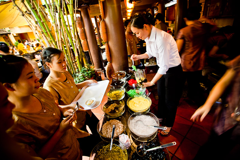 An Ngon restaurant has the special gift for customers by the occasion 7 year- old birthday