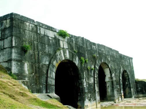 Exploring Citadel of the Hồ Dynasty in Thanh Hoa
