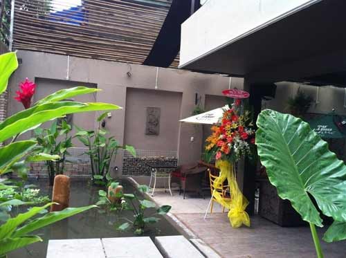 Tu Tinh Khuc-in the middle of Saigon