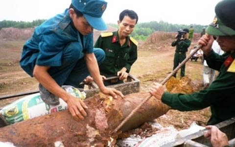 Thanh Hoa: 74 bombs and mines unearthed in garden