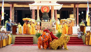 Jade statue of King-Monk Tran Nhan Tong displayed in Hue