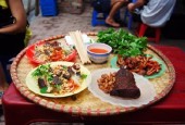 Wandering around Hanoi and enjoying street cuisine