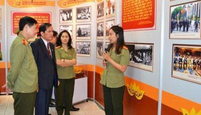 Exhibition features ‘Uncle Ho and People’s Police’