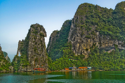 Visiting Bo Hon Island - one of the largest in Ha Long Bay