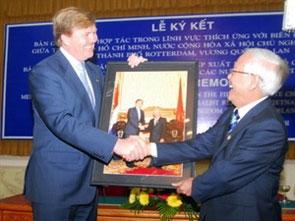 GOVERNMENT IN BRIEF 31/3