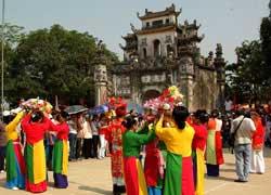 Ha Noi snake village lures visitors for spring festival