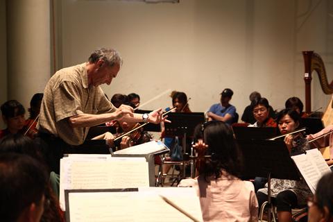 American conductor of "Reconciliation Concert" passes away