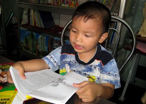 3.5-year-old boy can read and write
