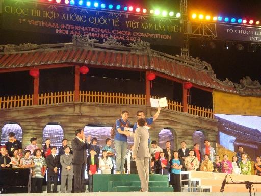 Vietnamese students hit right notes at choir festival
