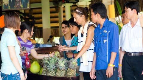 Learning English: Vietnamese have wide knowledge, but they are too shy to speak