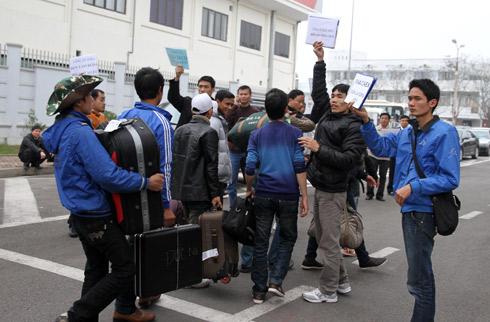 Last Vietnamese workers from Libya to arrive home next week