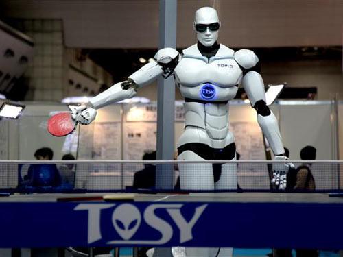 Made-in-Vietnam robots dream of going further into the world