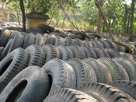 Village of second-hand tires