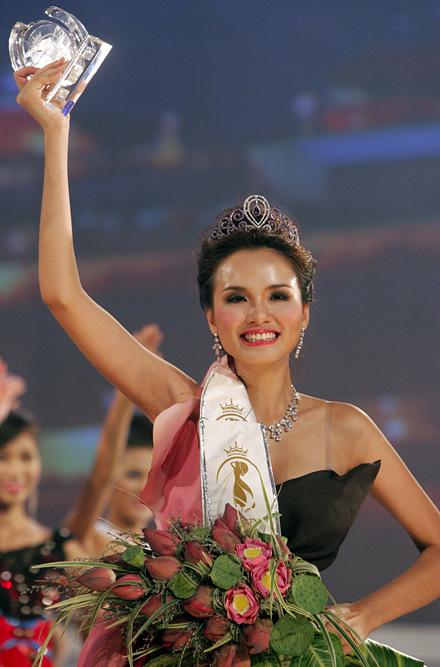 Best photos of Miss Vietnam World 2010 final night