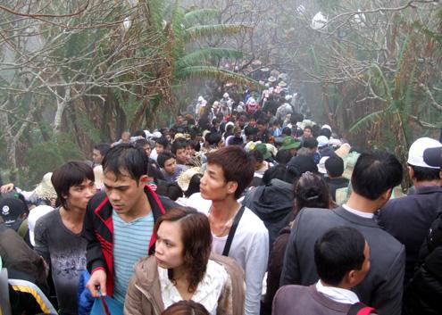 Yen Tu Buddhist Spring Festival kicks off