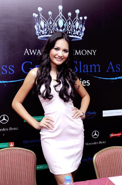 Miss Grand Slam Asia crown granted to Huong Giang