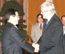 Aussie Foreign Minister Rudd happy to help development