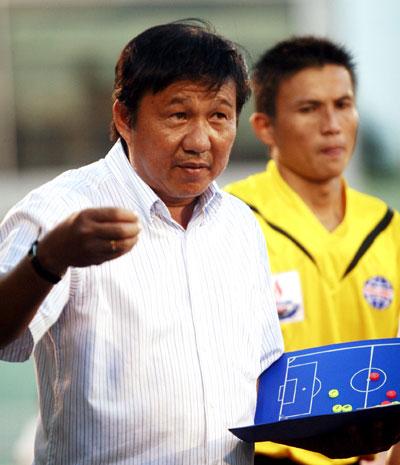 Binh Duong fires second coach