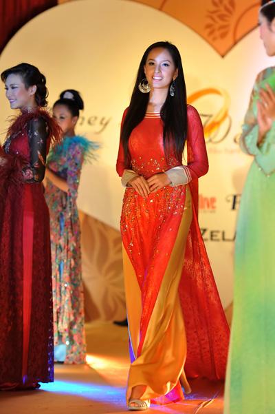 Beauty queens at Hanoi Wedding Gala
