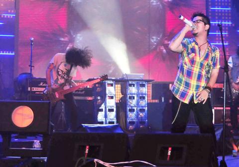 Saigonee rock fans enjoy Tiger Translate