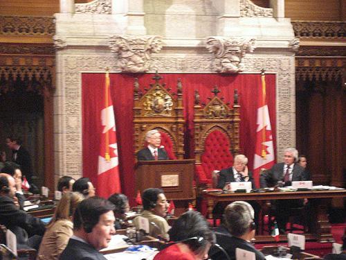 Promoting dialogue among countries to stabilise global economy